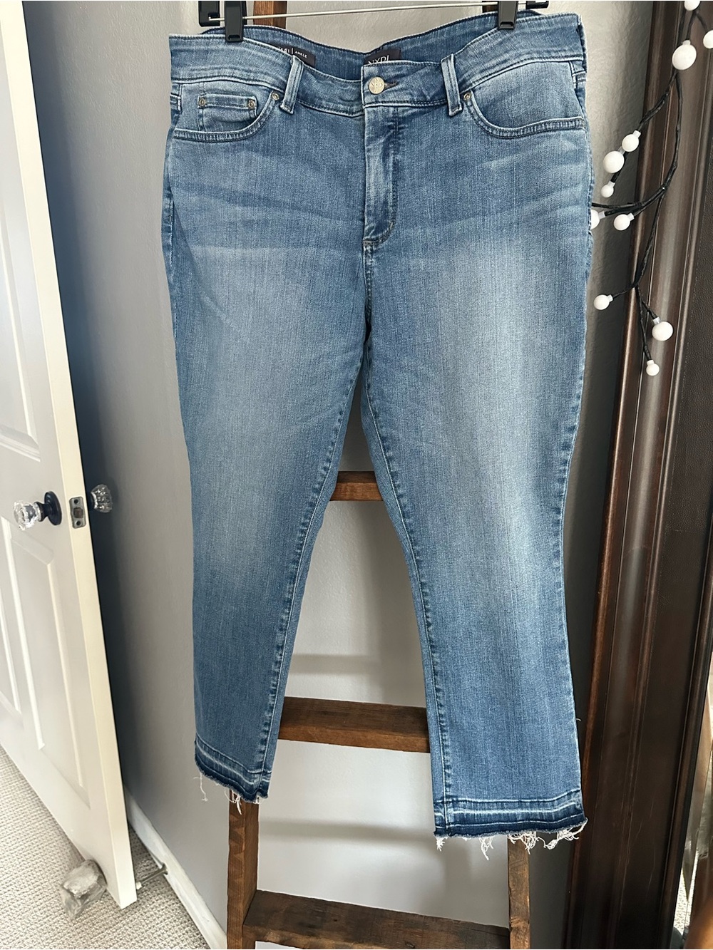 NYDJ Cropped Frayed Ankle Jeans size 16P